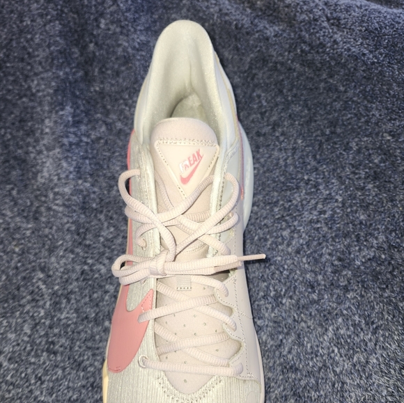 Nike Men's Sneakers in Pink and Cream